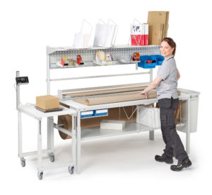 Poste de travail ergonomique Treston avec rangements modulables pour la réception et l'expédition logistique